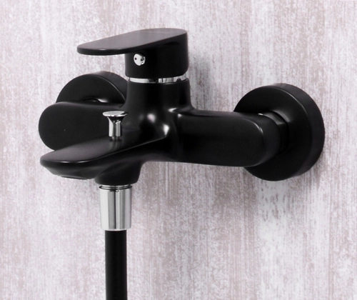 Смеситель Wasserkraft Elbe 7401 для ванны с коротким изливом, цвет черный