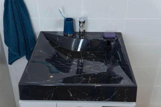 Раковина Marko над стиральной машиной Твист Черный Мрамор 60х60 с кронштейнами