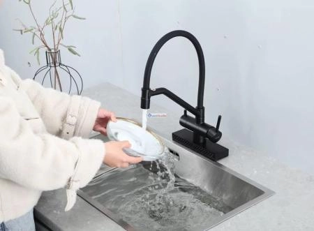 Смеситель для кухни Gappo G4098-6 с водопадом черный матовый