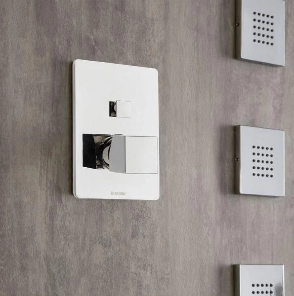 Смеситель для ванны с душем Bossini Cube New Z00063.030 на 2 потребителя, хром