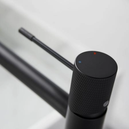 Смеситель высокий для раковины Vincea Desire VBF-1D2MB однорычажный, черный
