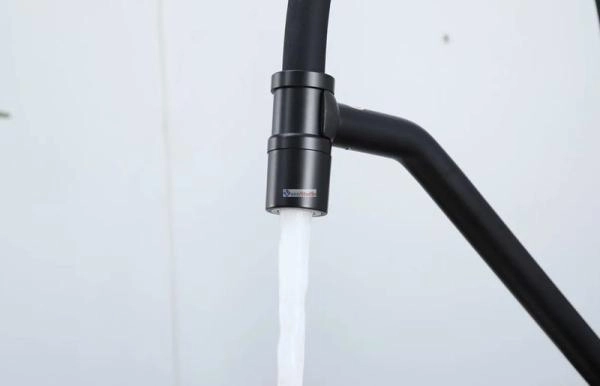 Смеситель для кухни Gappo G4098-6 с водопадом черный матовый