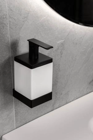 Диспенсер Boheme настенный Qubic Black 10727-B