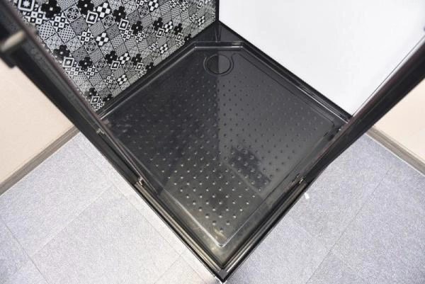 Душевая кабина Esbano 100x100 профиль Черный стекло прозрачное ESKBB100CKR