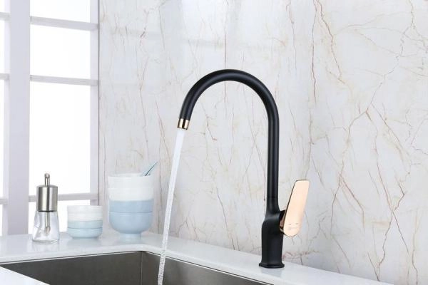 Смеситель Lemark Bronx LM3705BLR для кухни , черный/золото