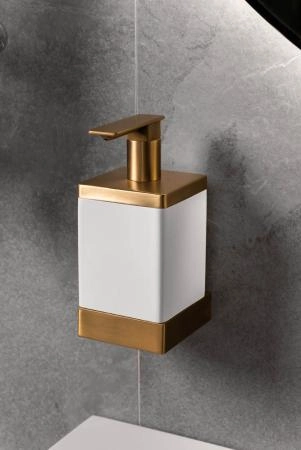 Диспенсер Boheme настенный Qubic Matt Gold 10727-MG
