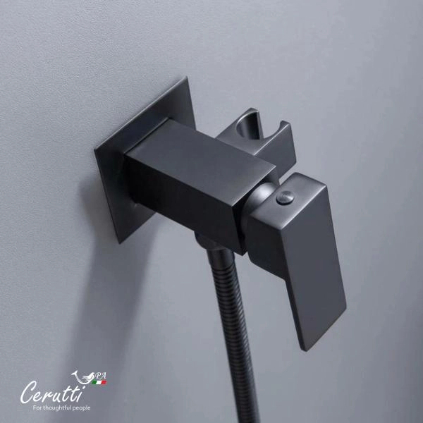 Смеситель с гигиеническим душем Ceruttispa Резия SHB (RESIA SHB) из латуни, с шлангом 120 см, цвет черный матовый