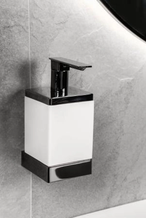 Диспенсер Boheme настенный Qubic Shine Gun Metal 10727-SGM