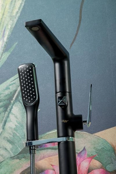 Смеситель врезной на борт ванны Boheme VENTURO черный + хром 370-B