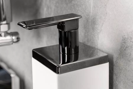 Диспенсер Boheme настенный Qubic Shine Gun Metal 10727-SGM