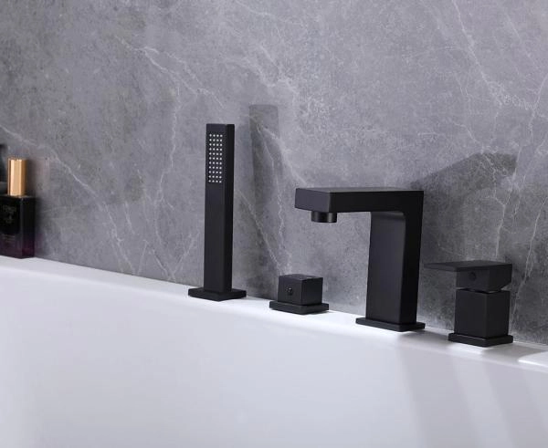 Смеситель ABBER Daheim AF8213B на борт ванны, черный матовый