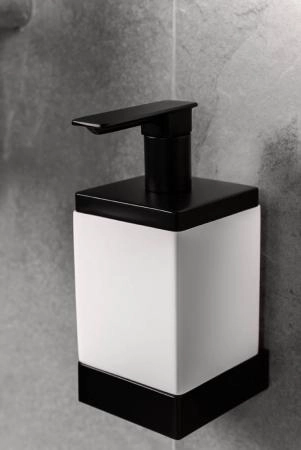 Диспенсер Boheme настенный Qubic Black 10727-B