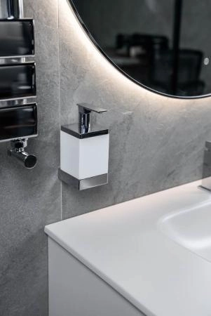 Диспенсер Boheme настенный Qubic Chrome 10727-CR