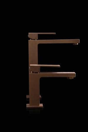 Cмеситель для умывальника Boheme Qubic Brushed Bronze 471-BRB