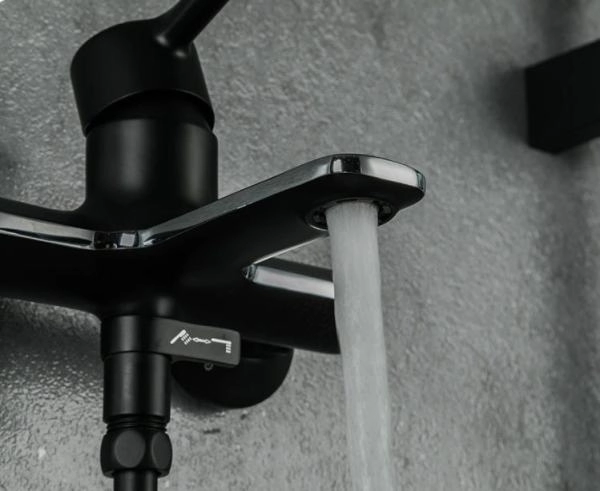 Смеситель для ванны Gappo G3203-6 чёрный/хром