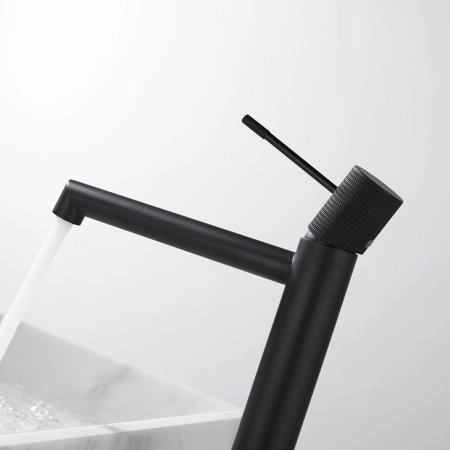 Смеситель высокий для раковины Vincea Desire VBF-1D2MB однорычажный, черный