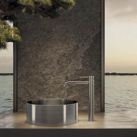 Newform X-STEEL 316 Смеситель для раковины на 1 отв., высокий, без донного клапана, излив 19см., цвет: нержавеющая сталь