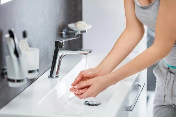 Смеситель для умывальника Ravak Classic CL 011.00 с донным клапаном X070081