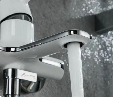 Смеситель для ванны Gappo G3203-8 белый/хром