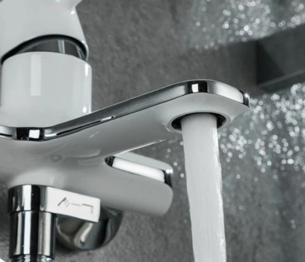 Смеситель для ванны Gappo G3203-8 белый/хром