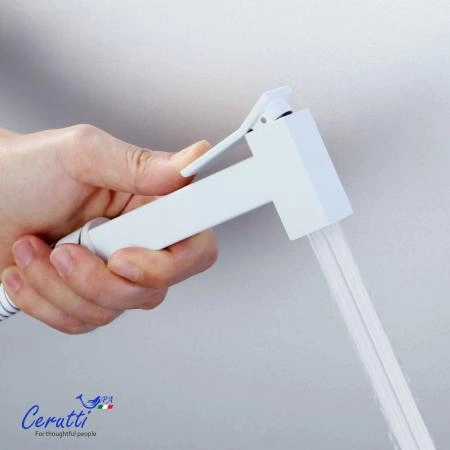 Смеситель с гигиеническим душем Ceruttispa Резия SHW (RESIA SHW) из латуни, с шлангом 120 см, цвет белый