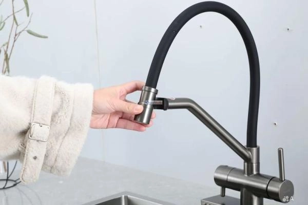 Смеситель для кухни Gappo G4098-9 с водопадом оружейная сталь