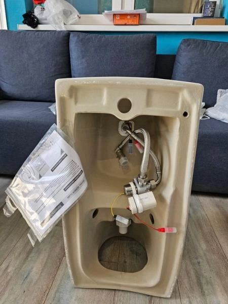 Писсуар сенсорный Gid Q9510 подвесной выпуск горизонтальный Белый