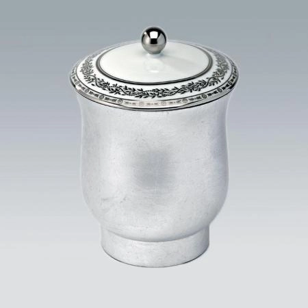 THG MARQUISE BLANC DECOR PLATINE Китайская лакированная коробка с белой керамической крышкой Ø126 мм., middle size, декор платина, цвет: серебро