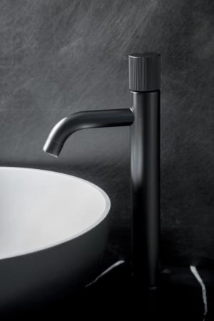 Смеситель STICK Boheme для умыв. выс. Gun Metal LINEA 122-GM.3
