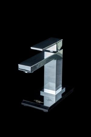 Cмеситель для умывальника Boheme Qubic Chrome 471-CR