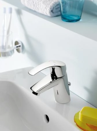 Смеситель Grohe Eurosmart 23124002 для раковины с цепочкой и гигиеническим душем