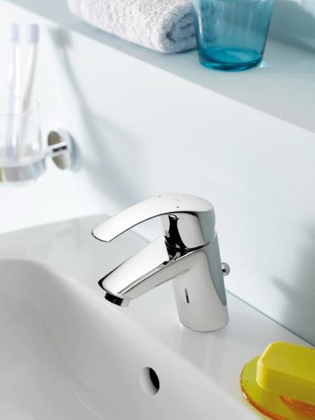 Смеситель Grohe Eurosmart 23124002 для раковины с цепочкой и гигиеническим душем