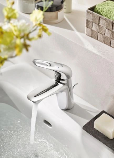 Смеситель Grohe Eurostyle 2015 33558003 для раковины со сливной гарнитурой