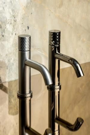 Смеситель STICK Boheme для умыв. низ. Gun Metal низкий с ручкой DIAMOND 121-GM