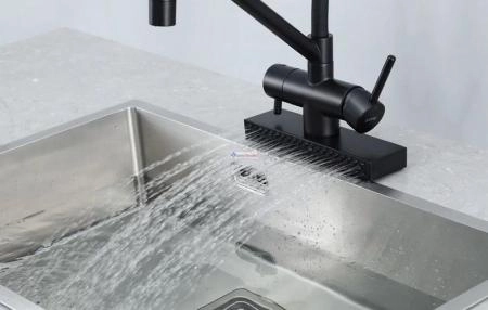 Смеситель для кухни Gappo G4098-6 с водопадом черный матовый