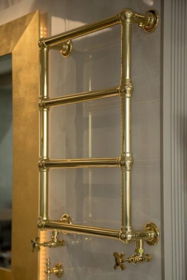 Полотенцесушитель водяной Boheme Imperiale 719 750x500 Золото
