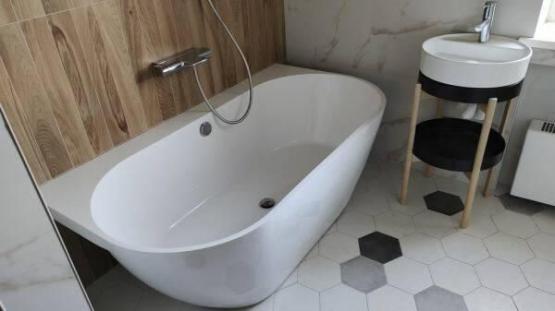 Ванна AquaStone Бали пристенная 168x85 литьевой мрамор