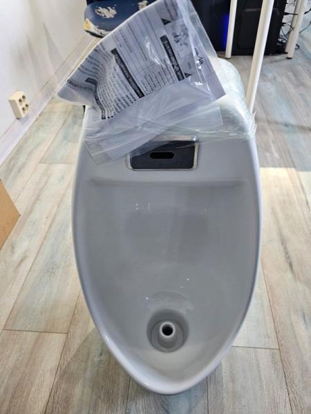 Писсуар сенсорный Gid Q9502 подвесной выпуск горизонтальный Белый